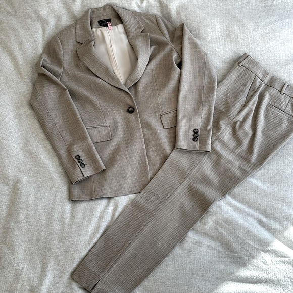 RW&CO fitted suit - Picture 1 of 13